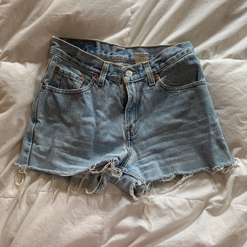Levi’s High Waisted Cut Off Denim Shorts - Light Wash - Size 3